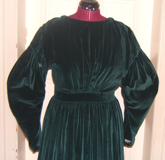1830s Green Velvet Dress - Front Detail No Lace