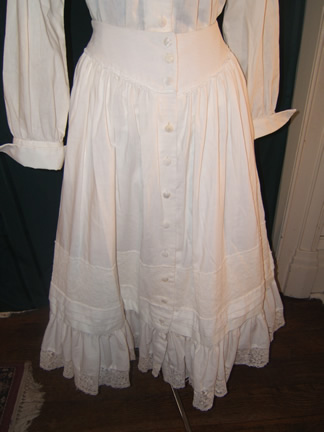 1900's White Dress - Skirt Detail